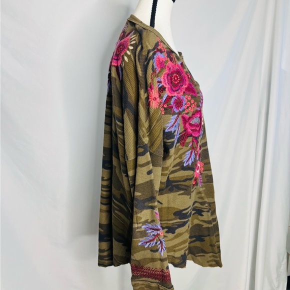 Johnny Was Marcella Floral Camo Top - Picture 7 of 9